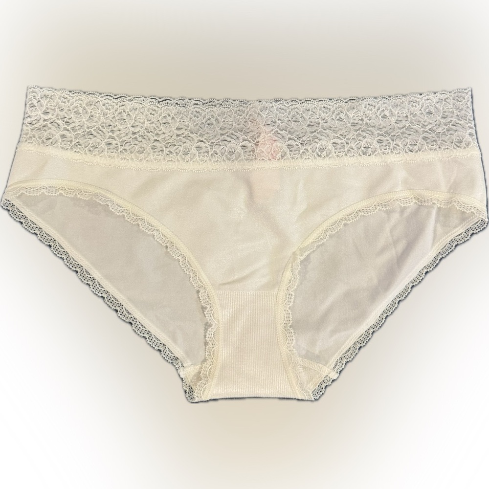 4 Pairs of Victoria’s Secret Panties 🆕 with 🔖 - Picture 4 of 5